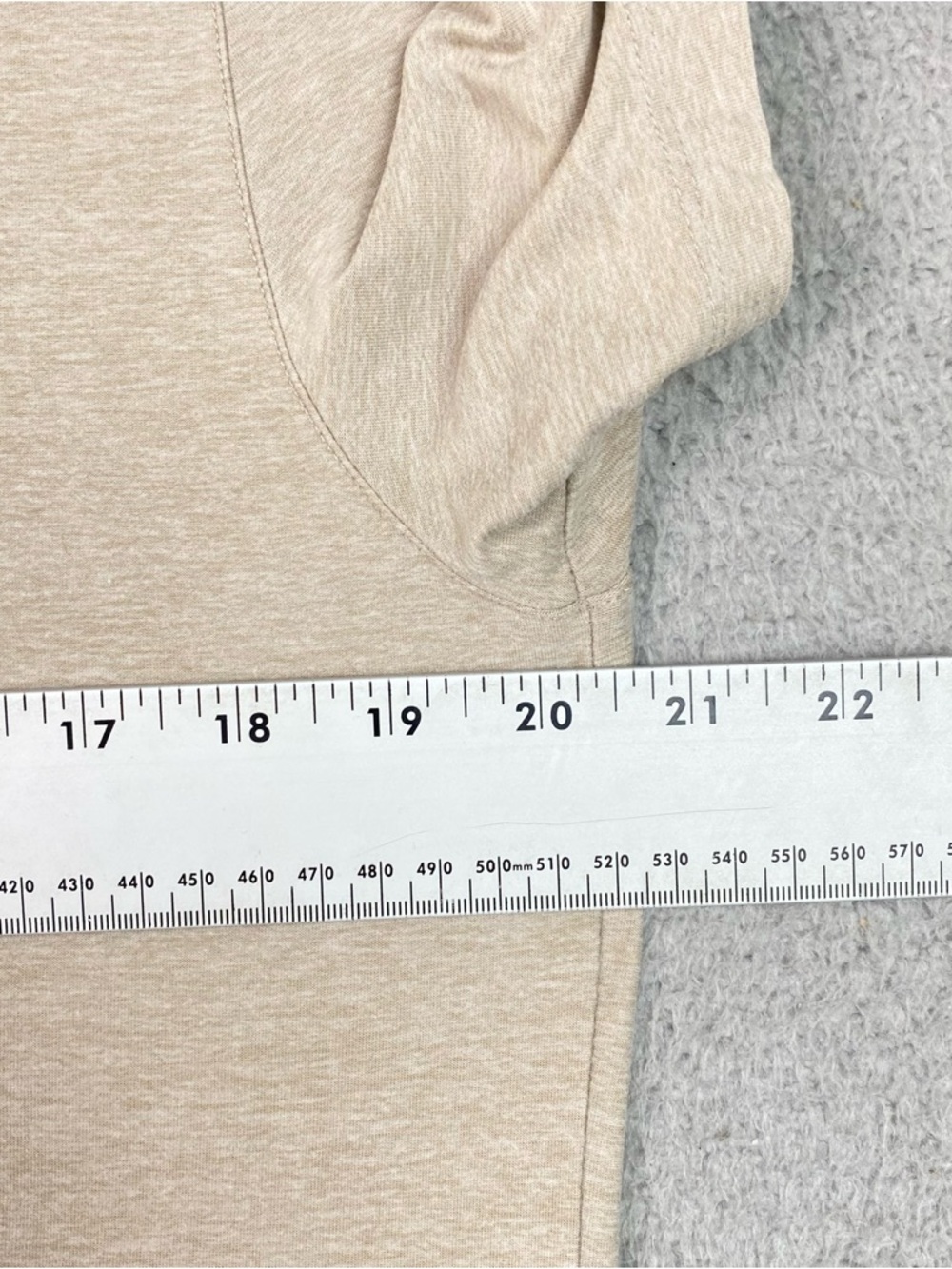 Vuori Strato Tech Polo Shirt Men's Size M Beige Short Sleeve Stretch Medium EUC - Picture 5 of 7